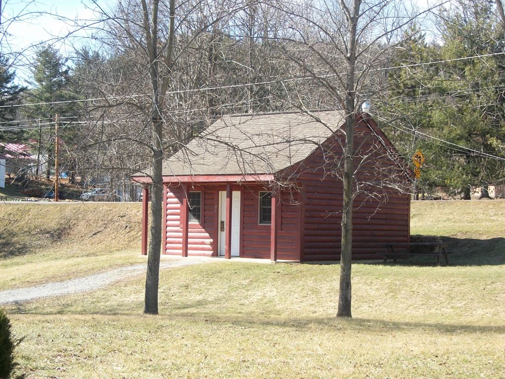 Mohican Little Brown Inn Loudonville Exterior foto